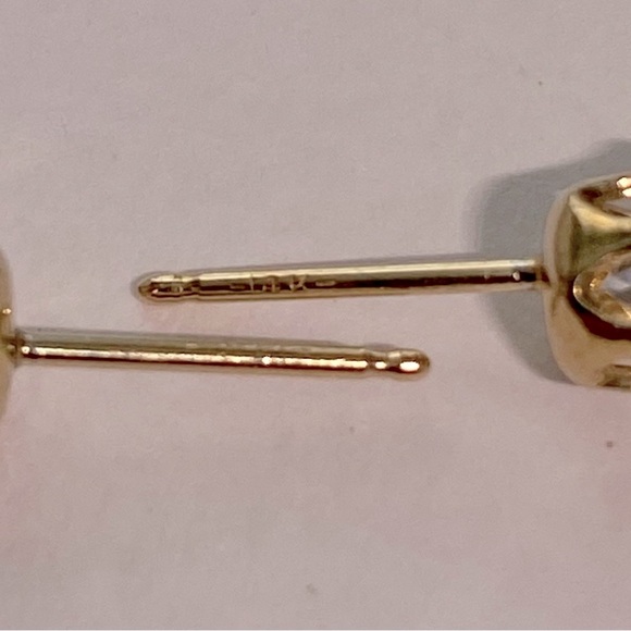 14kt Gold CZ Studs NWT - Picture 8 of 9